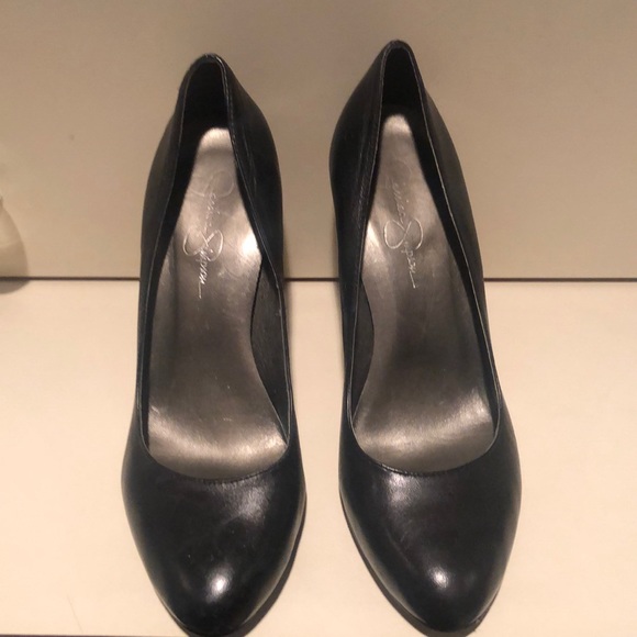 Black Pumps - Picture 1 of 3